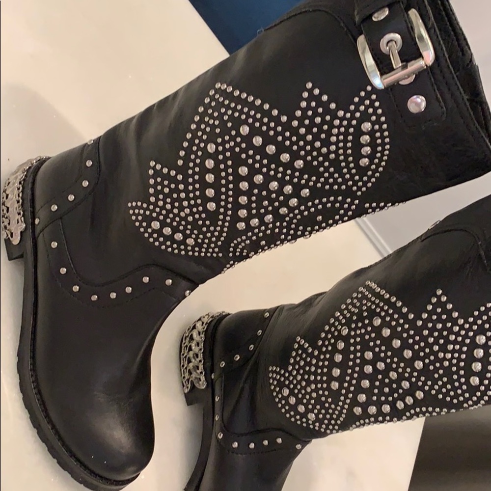 Donald J pliner Boots